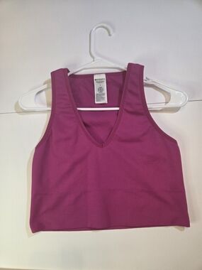 Athleta Fuchsia Ribbed V-Neck Crop Tank